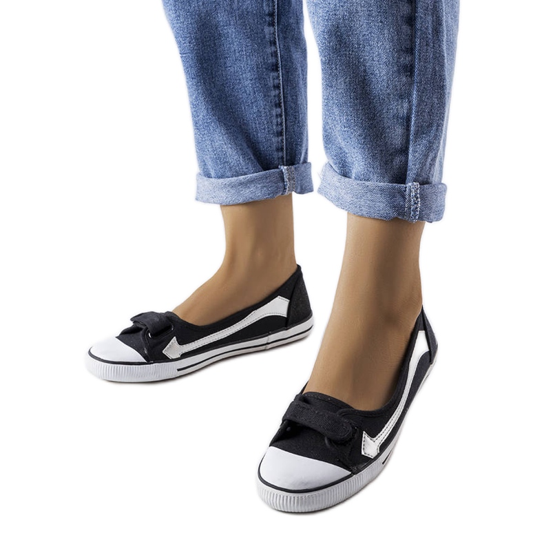 Czarne materiałowe tenisówki Winifred