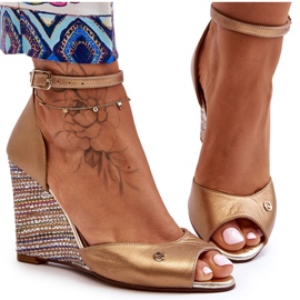 Skórzane Sandały Na Koturnie Laura Messi 2603/784 Złote złoty