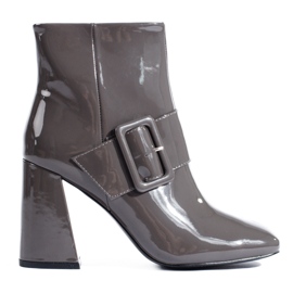 Lakierowane szare botki na obcasie Shelovet