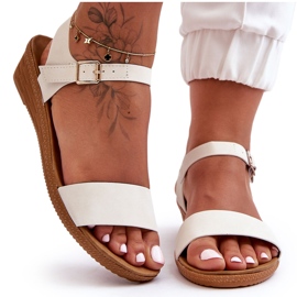 Klasyczne Sandały Na Niskim Koturnie Białe Arya