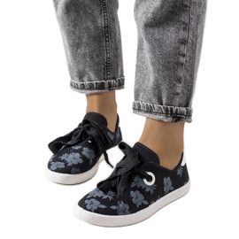 Czarne tenisówki w kwiatki Hurstie