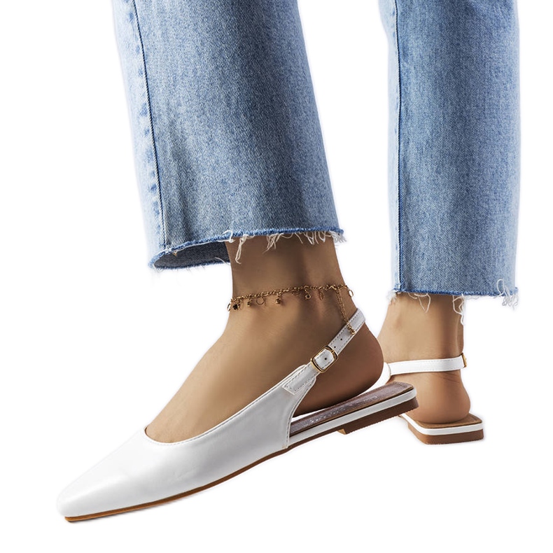 Białe sandały z zakrytym noskiem Hazelwood