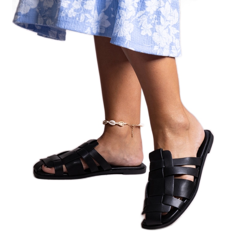 Czarne klapki z pleciona cholewką Lelio