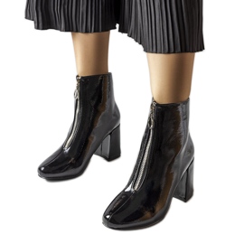 Czarne lakierowane botki ze srebrnym zamkiem Soutter