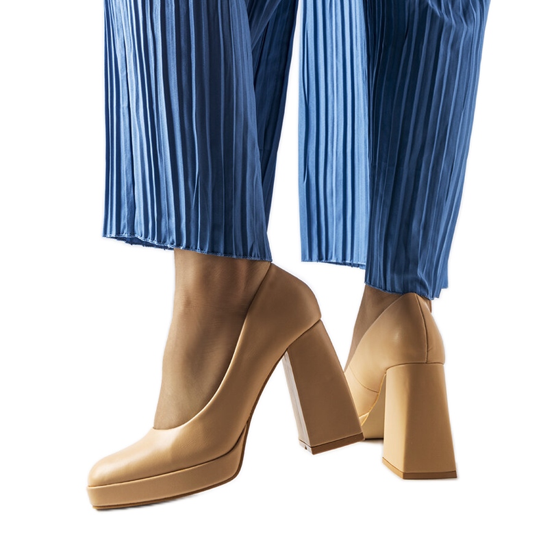 Beżowe czółenka na wysokim słupku Mailly beżowy