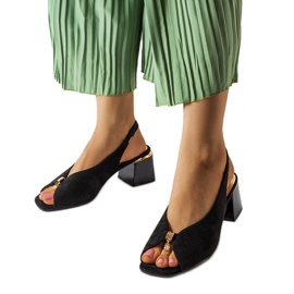 Czarne sandałki na niskim słupku Baccarato