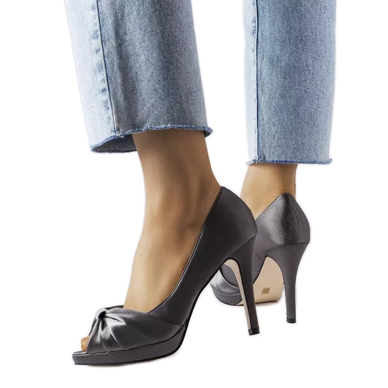 Szare szpilki z odkrytym noskiem Paré