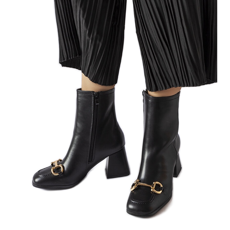 Czarne botki na słupku Castione