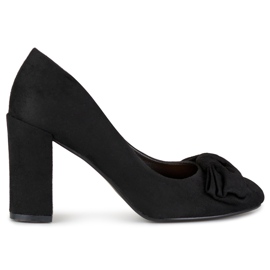 Zamszowe czółenka na słupku z ozdobą czarne