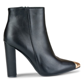 Czarne botki damskie z ozdobnym szpicem