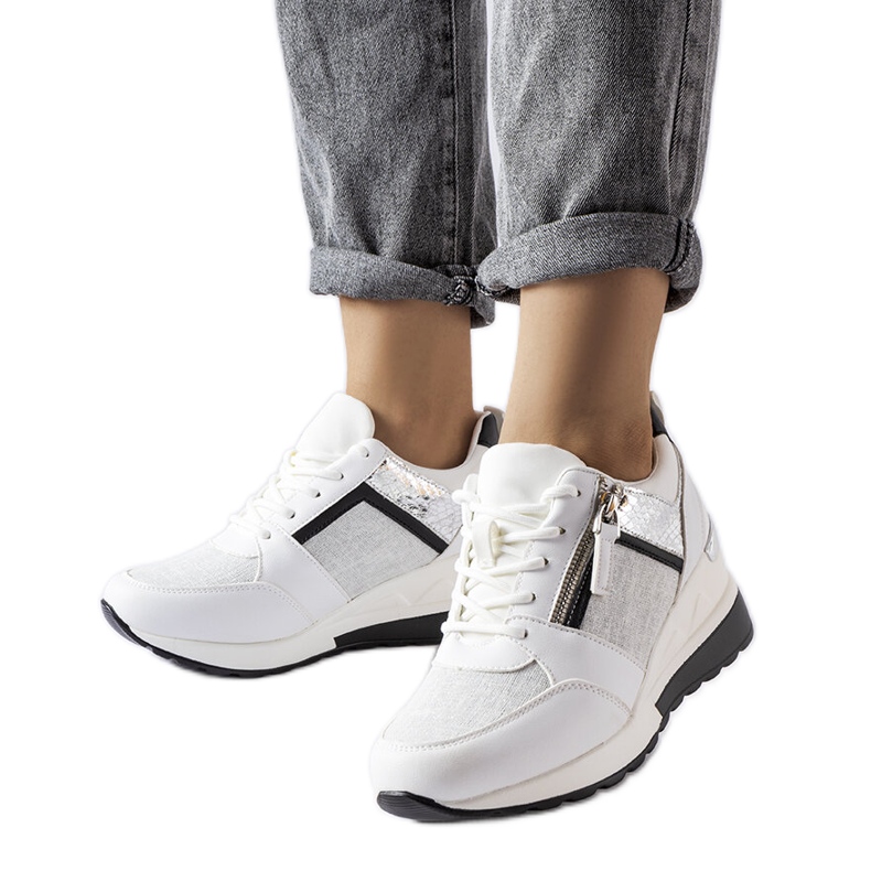 Inna Białe sneakersy na koturnie Deodata