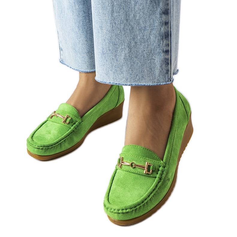 Zielone zamszowe mokasyny na koturnie Canis