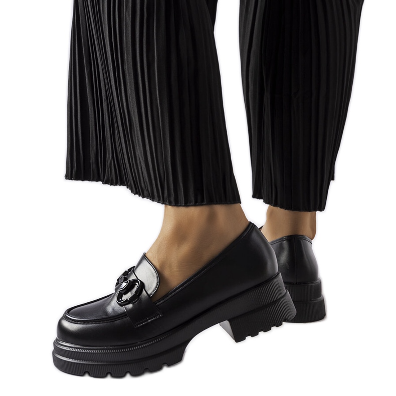 Czarne mokasyny z czarną klamerką Morubio