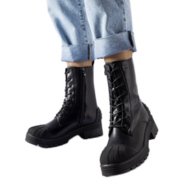 Czarne workery na grubszej podeszwie Manara