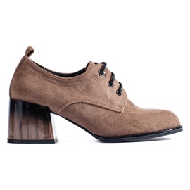 Zamszowe ciemnobeżowe półbuty na obcasie Shelovet beżowy