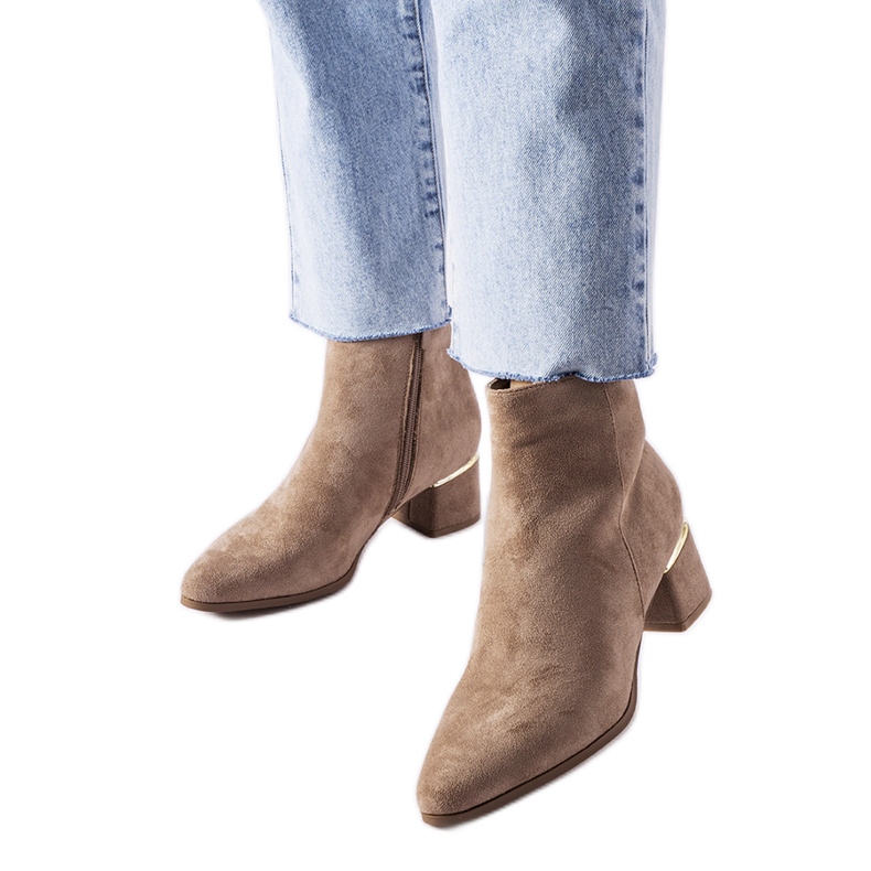 Beżowe botki na niskim słupku Tayyib beżowy