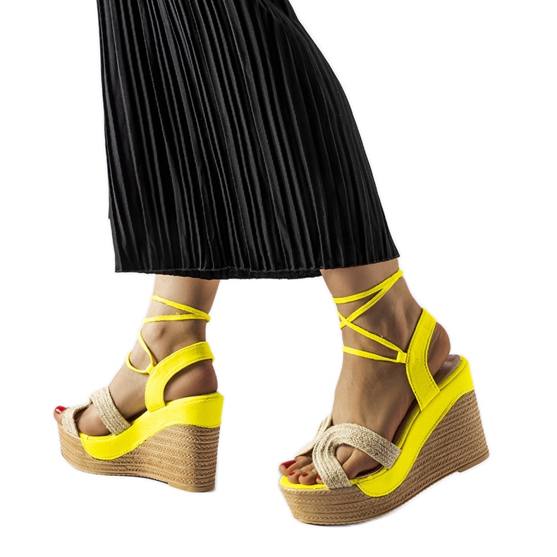 Żółte espadryle na koturnie Berta beżowy