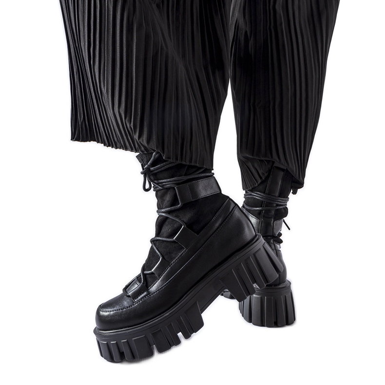 Czarne skarpetkowe trapery z bieżnikiem Colce