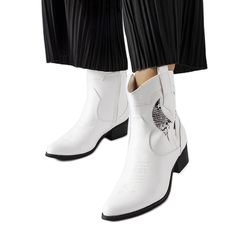 Białe kowbojki na obcasie Henriette