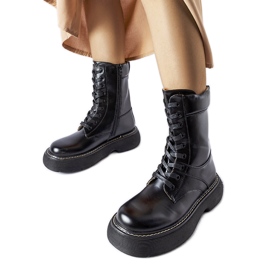 Czarne ocieplane workery na platformie Davi