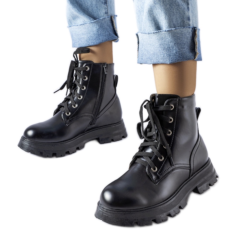 Czarne traperki za kostkę Myers