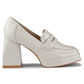 Lakierowane półbuty damskie na słupku beżowy