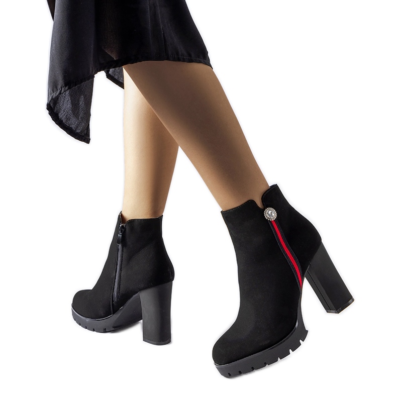 Czarne satynowe botki słupku Rogeno