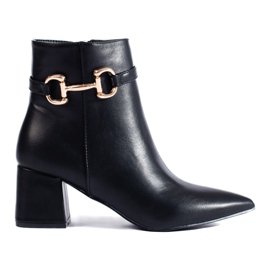 Czarne botki na słupku z klamrą Shelovet