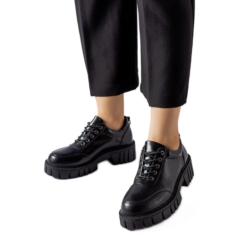 Czarne masywne klasyczne półbuty Severino