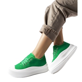 Zielone trampki na platformie Rina