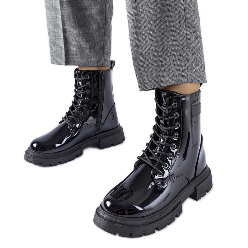 Inna Czarne ocieplane lakierowane trapery Mestervi