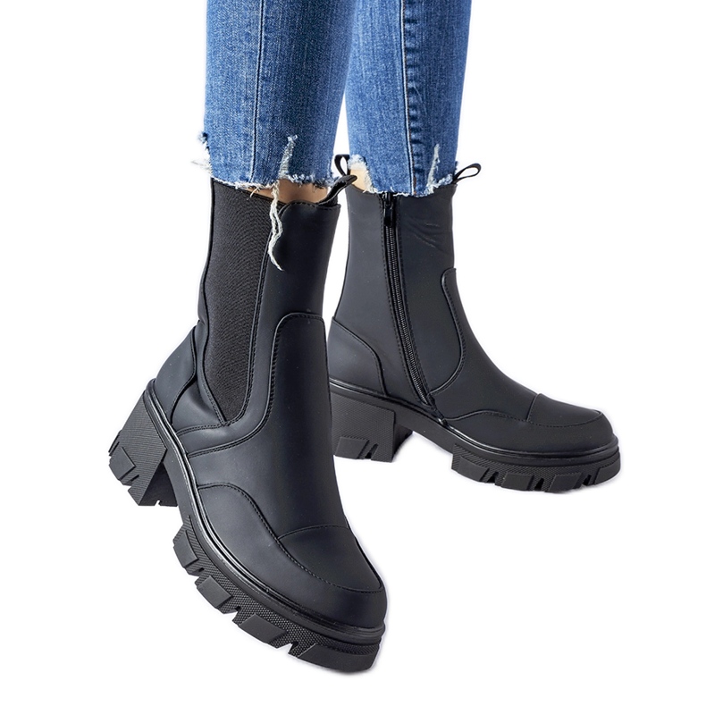 Czarne botki na masywnej podeszwie Mafalda