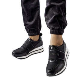 Czarne sneakersy ze srebrnym zdobieniem Andre