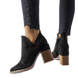 Czarne botki na słupku Artemisia