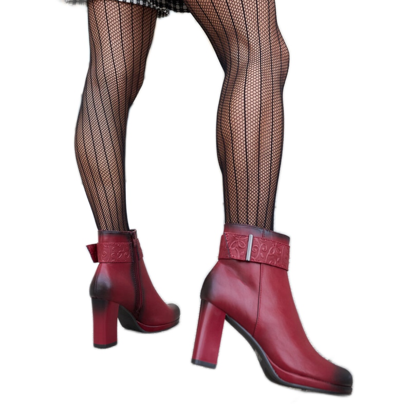 Czerwone botki z ozdobnym paskiem Creil