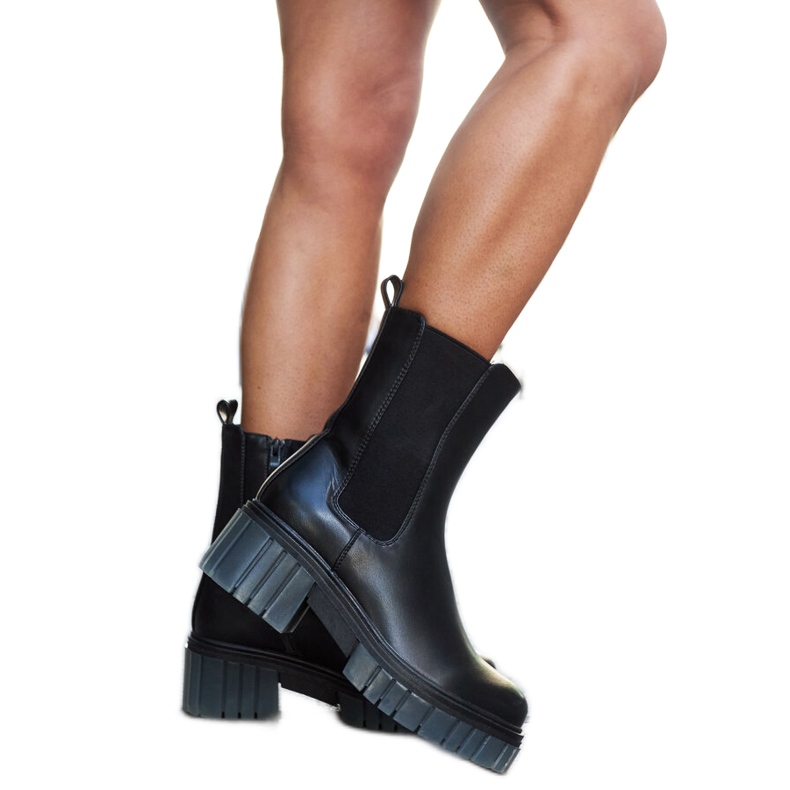 Czarne masywne ocieplane botki Sergente