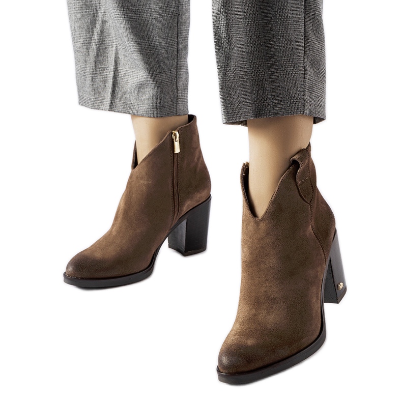 Brązowe zamszowe ocieplane botki Karino