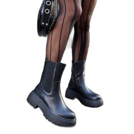 Czarne ocieplane botki na platformie