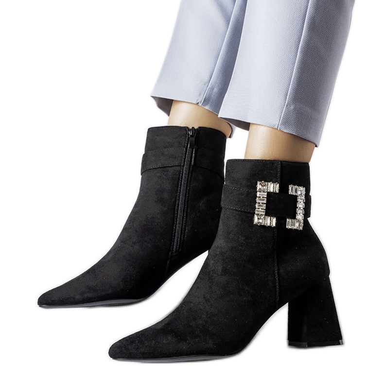 Czarne botki na słupku z cyrkoniami Alfero