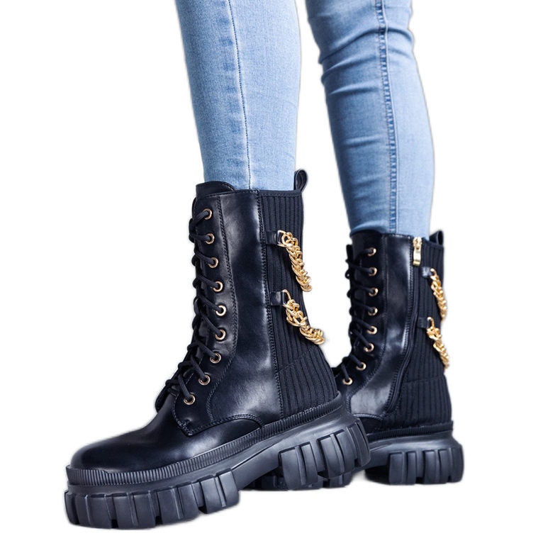 Czarne trapery zdobione łańcuchami Crocemosso