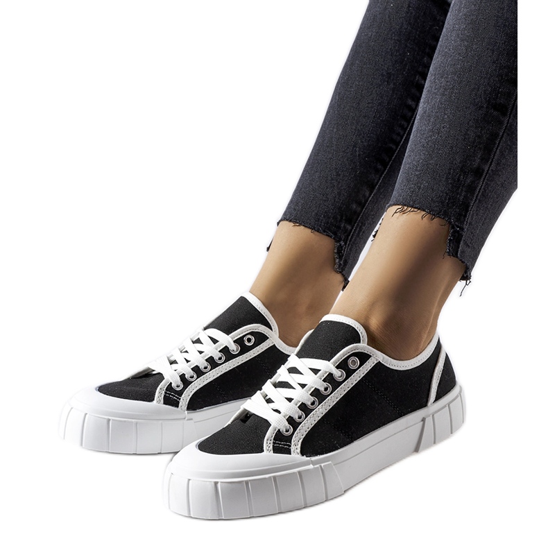 Czarne tenisówki na grubej platformie Egidio