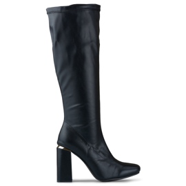 Czarne kozaki z ekoskóry na wysokim słupku