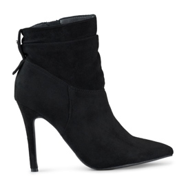 Zamszowe czarne botki na szpilce z wyższą cholewką