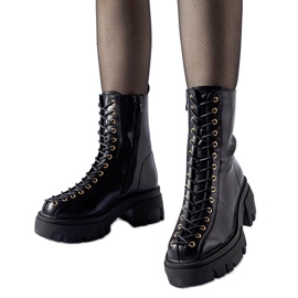 Czarne ocieplane glany zdobione wiązaniem Amla