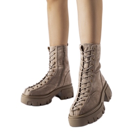 Brązowe trapery zdobione wiązaniem Amola