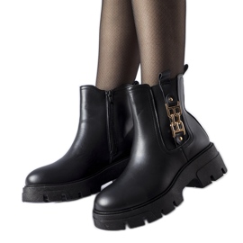 Czarne masywne botki z ozdobną klamerką Nuovo