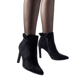 Czarne botki z falbanką na szpilce Dolcelino