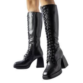 Czarne ocieplane kozaki na masywnym słupku Nova