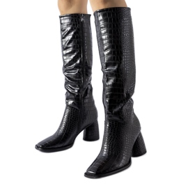 Czarne kozaki zdobione tłoczeniem Council