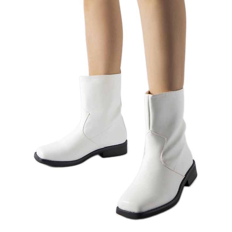 Białe ocieplane botki z kwadratowym noskiem Bel